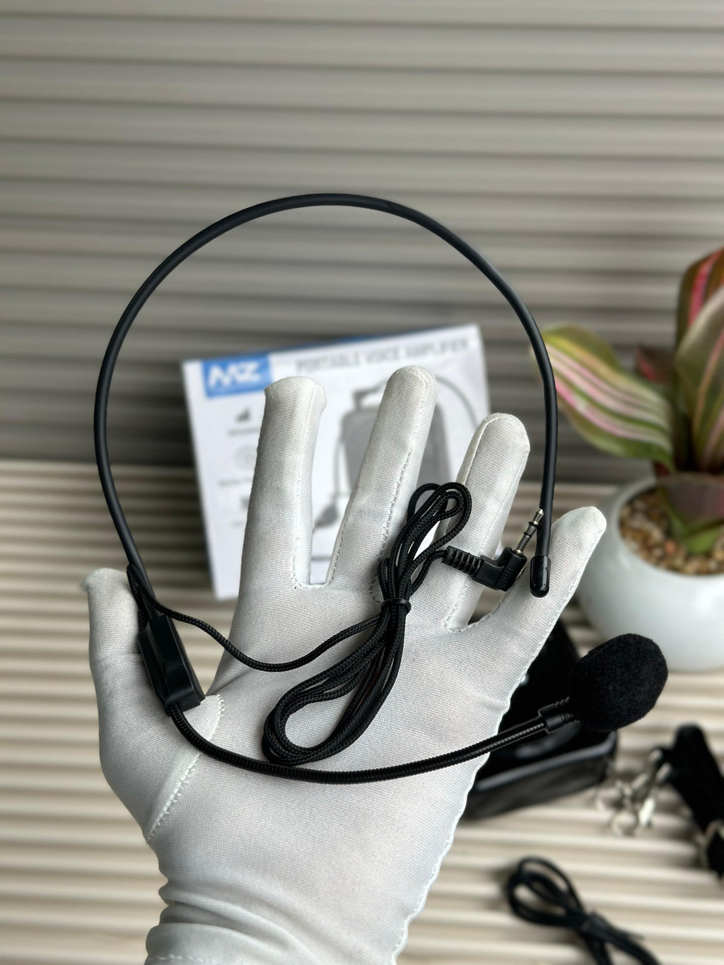 MZ M62VP Portable Voice Amplifier with Headset Mic | 8H Battery, Wireless Use, Noise Reduction – Ideal for Teachers, Trainers, Public Speaking